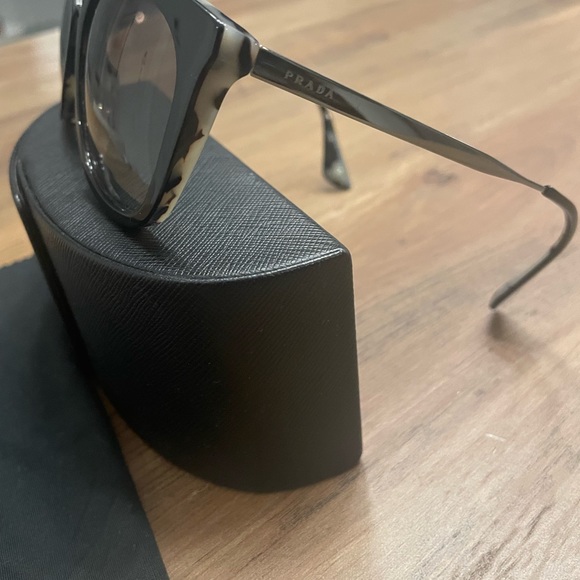 Selling Prada sunglasses! Comes with case, good condition. - Picture 3 of 3